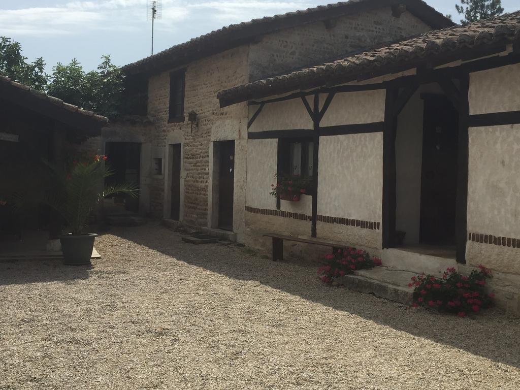 Le Moulin De Champagne Panzió Viriat Kültér fotó